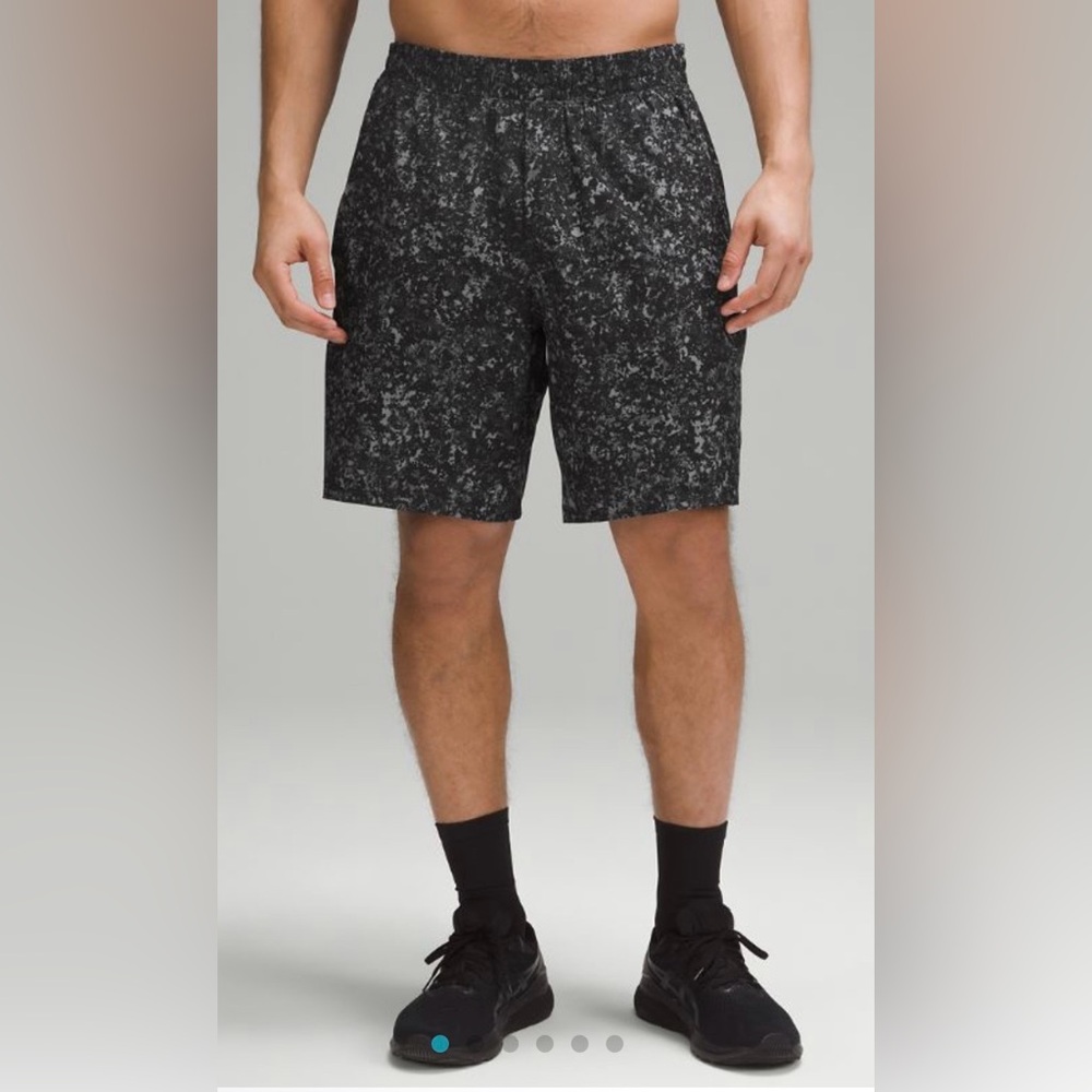 🍋Men’s Pace Breaker Linerless Short 9" Updated
Size L Discord Deep Coal Multi🍋